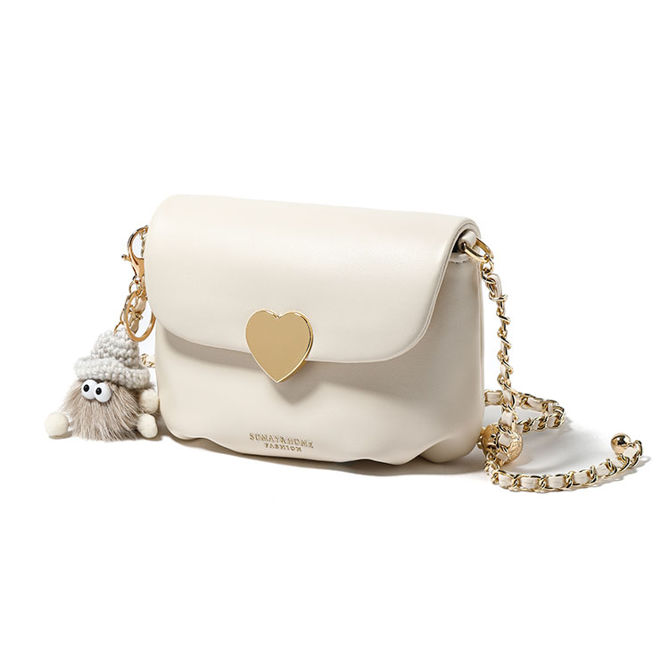 BD-GM141 Heart-shaped Flap Women Chains Crossbody Bag