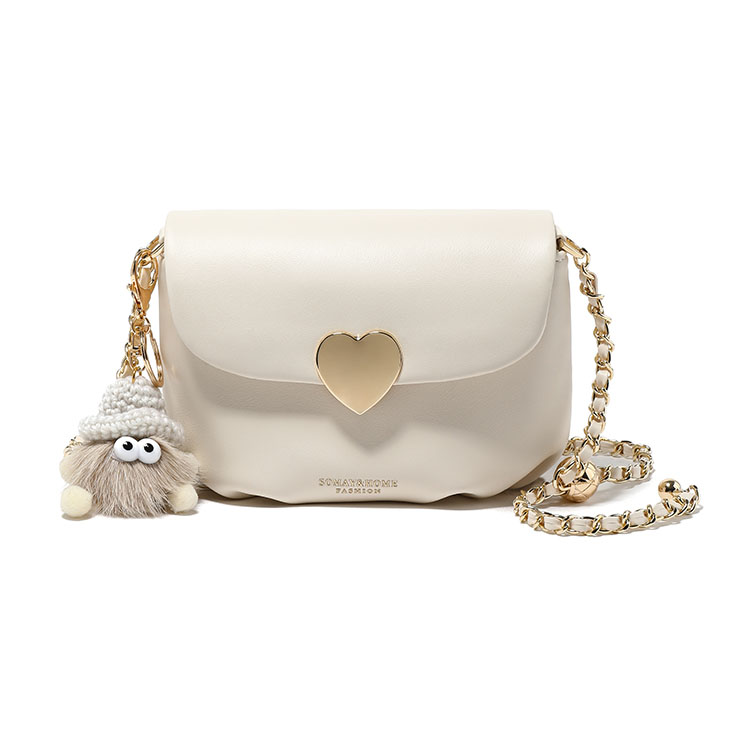 BD-GM141 Heart-shaped Flap Women Chains Crossbody Bag